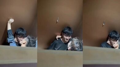 山东潍坊理工卫生间gay壁咚 基佬学生接吻狂舔遭偷拍 舌头纠缠口水拉丝 激情四射！